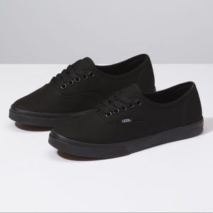 Black Vans Authentic Lo Pro
